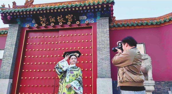 金港赢配资 00后旅拍定制师月入3万